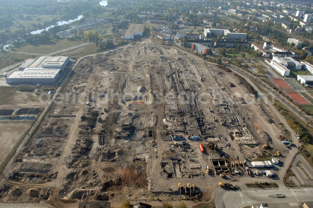 Aerial image Hennigsdorf - Blick auf Abrissfläche / Planfläche des ehemaligen Walzwerkhallen an der Fabrikstraße im Gewerbegebiet Nord. Bis 2010 soll die Erschließung des Areals abgeschlossen sein. Kontakt: GKI -Gesellschaft für kommunale Immobiliendienstleistung mbH, Ansprechpartner: Herr Seefeldt, Wolfgang-Küntscher-Straße 14, 16761 Hennigsdorf, Tel. +49(0)3302 2057-19, Fax +49(0)3302 2057-39, u.seefeldt@gki-hennigsdorf.de