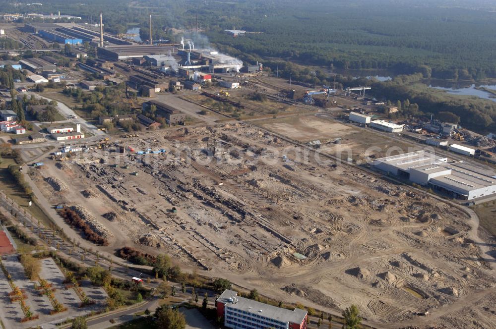 Hennigsdorf from the bird's eye view: Blick auf Abrissfläche / Planfläche des ehemaligen Walzwerkhallen an der Fabrikstraße im Gewerbegebiet Nord. Bis 2010 soll die Erschließung des Areals abgeschlossen sein. Kontakt: GKI -Gesellschaft für kommunale Immobiliendienstleistung mbH, Ansprechpartner: Herr Seefeldt, Wolfgang-Küntscher-Straße 14, 16761 Hennigsdorf, Tel. +49(0)3302 2057-19, Fax +49(0)3302 2057-39, u.seefeldt@gki-hennigsdorf.de