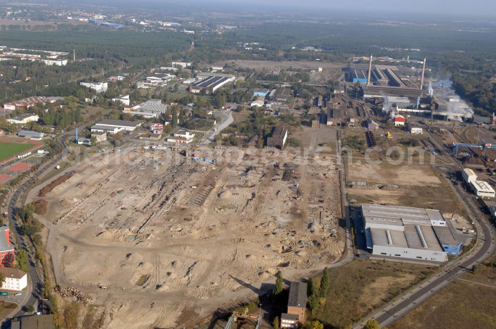 Hennigsdorf from above - Blick auf Abrissfläche / Planfläche des ehemaligen Walzwerkhallen an der Fabrikstraße im Gewerbegebiet Nord. Bis 2010 soll die Erschließung des Areals abgeschlossen sein. Kontakt: GKI -Gesellschaft für kommunale Immobiliendienstleistung mbH, Ansprechpartner: Herr Seefeldt, Wolfgang-Küntscher-Straße 14, 16761 Hennigsdorf, Tel. +49(0)3302 2057-19, Fax +49(0)3302 2057-39, u.seefeldt@gki-hennigsdorf.de