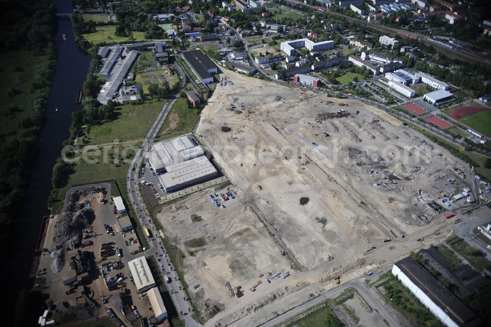 Hennigsdorf from above - Blick auf Abrissfläche / Planfläche des ehemaligen Walzwerkhallen an der Fabrikstraße im Gewerbegebiet Nord. Bis 2011 soll die Erschließung des Areals abgeschlossen sein. Kontakt: GKI -Gesellschaft für kommunale Immobiliendienstleistung mbH -