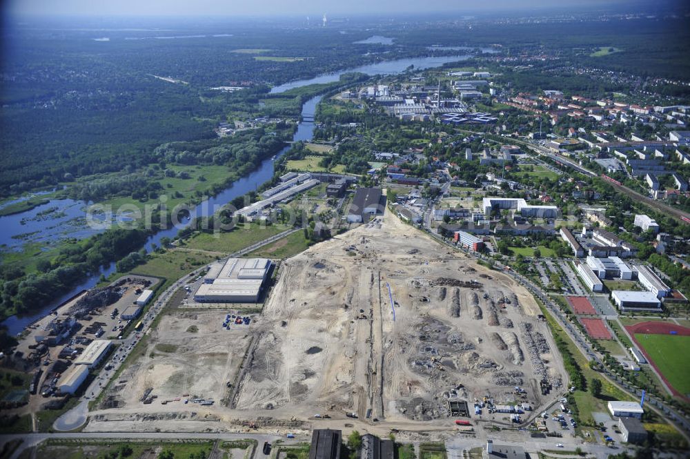 Aerial image Hennigsdorf - Blick auf Abrissfläche / Planfläche des ehemaligen Walzwerkhallen an der Fabrikstraße im Gewerbegebiet Nord. Bis 2011 soll die Erschließung des Areals abgeschlossen sein. Kontakt: GKI -Gesellschaft für kommunale Immobiliendienstleistung mbH -