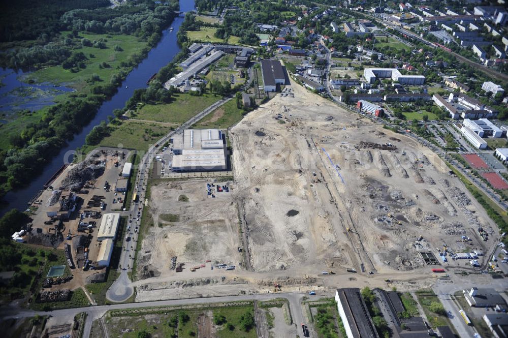 Hennigsdorf from above - Blick auf Abrissfläche / Planfläche des ehemaligen Walzwerkhallen an der Fabrikstraße im Gewerbegebiet Nord. Bis 2011 soll die Erschließung des Areals abgeschlossen sein. Kontakt: GKI -Gesellschaft für kommunale Immobiliendienstleistung mbH -