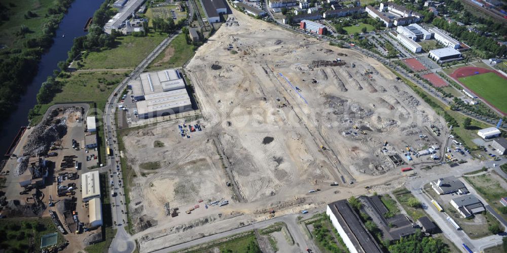 Aerial image Hennigsdorf - Blick auf Abrissfläche / Planfläche des ehemaligen Walzwerkhallen an der Fabrikstraße im Gewerbegebiet Nord. Bis 2011 soll die Erschließung des Areals abgeschlossen sein. Kontakt: GKI -Gesellschaft für kommunale Immobiliendienstleistung mbH -