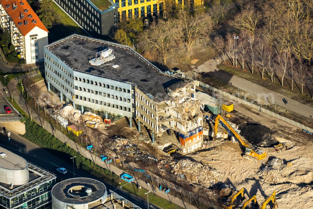 Düsseldorf from above - Demolition area of office buildings Home Alte Siemens-Zentrale in Duesseldorf at Ruhrgebiet in the state North Rhine-Westphalia, Germany