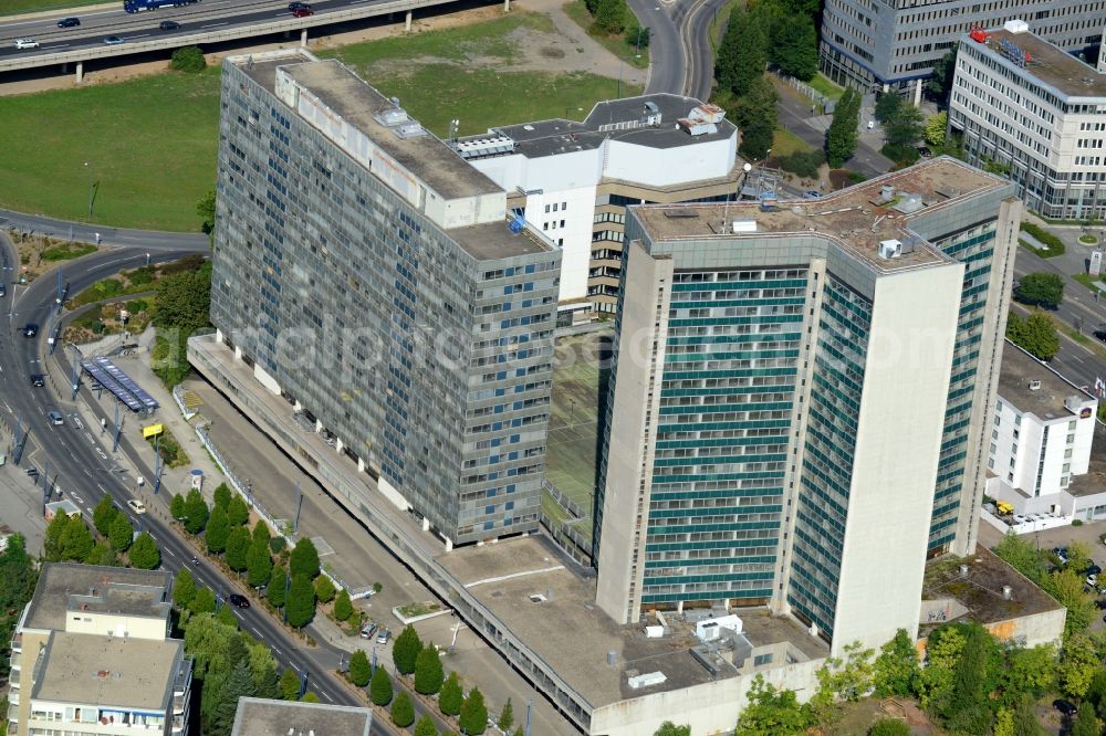 Offenbach am Main from the bird's eye view: Demolition area of office buildings Home Berliner Strasse in Offenbach am Main in the state Hesse