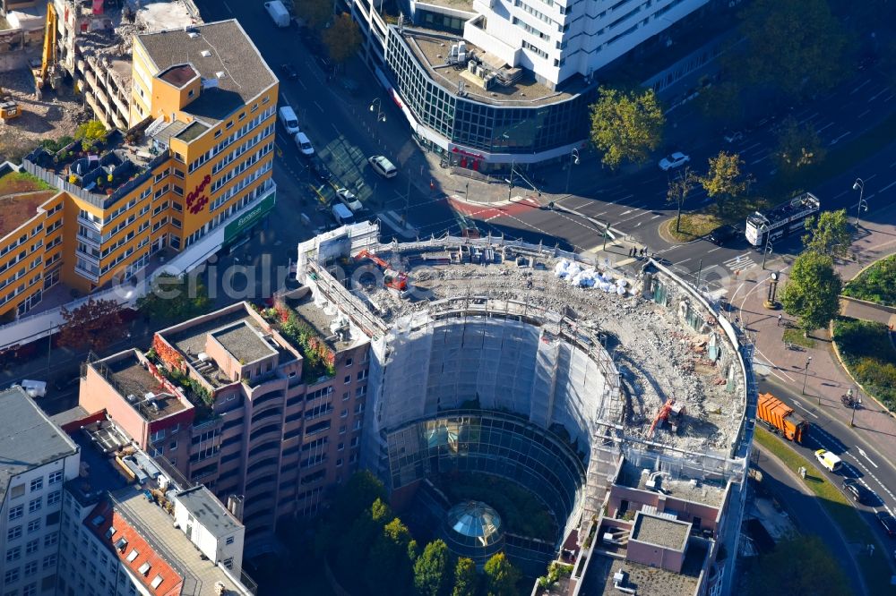 Aerial photograph Berlin - Demolition area of office buildings Home of formerly headquarter of Berliner Volksbank on Budapester Strasse corner Kurfuerstenstrasse in the district Mitte in Berlin, Germany