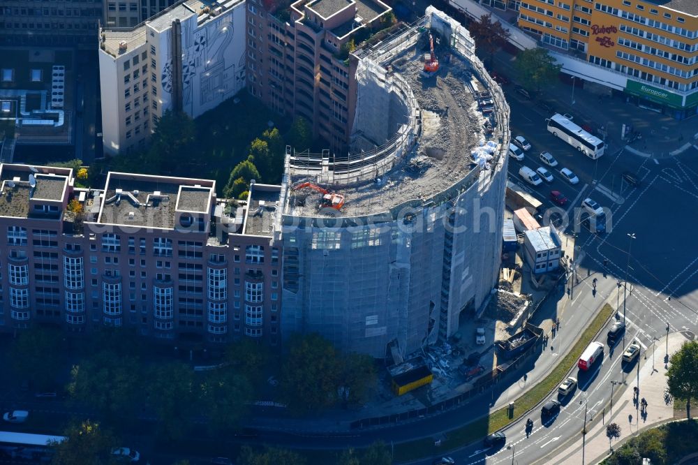 Aerial photograph Berlin - Demolition area of office buildings Home of formerly headquarter of Berliner Volksbank on Budapester Strasse corner Kurfuerstenstrasse in the district Mitte in Berlin, Germany