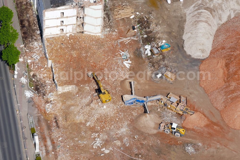 Göttingen from the bird's eye view: Demolition area of office buildings Home of Gothaer-Versicherung in Goettingen in the state Lower Saxony, Germany