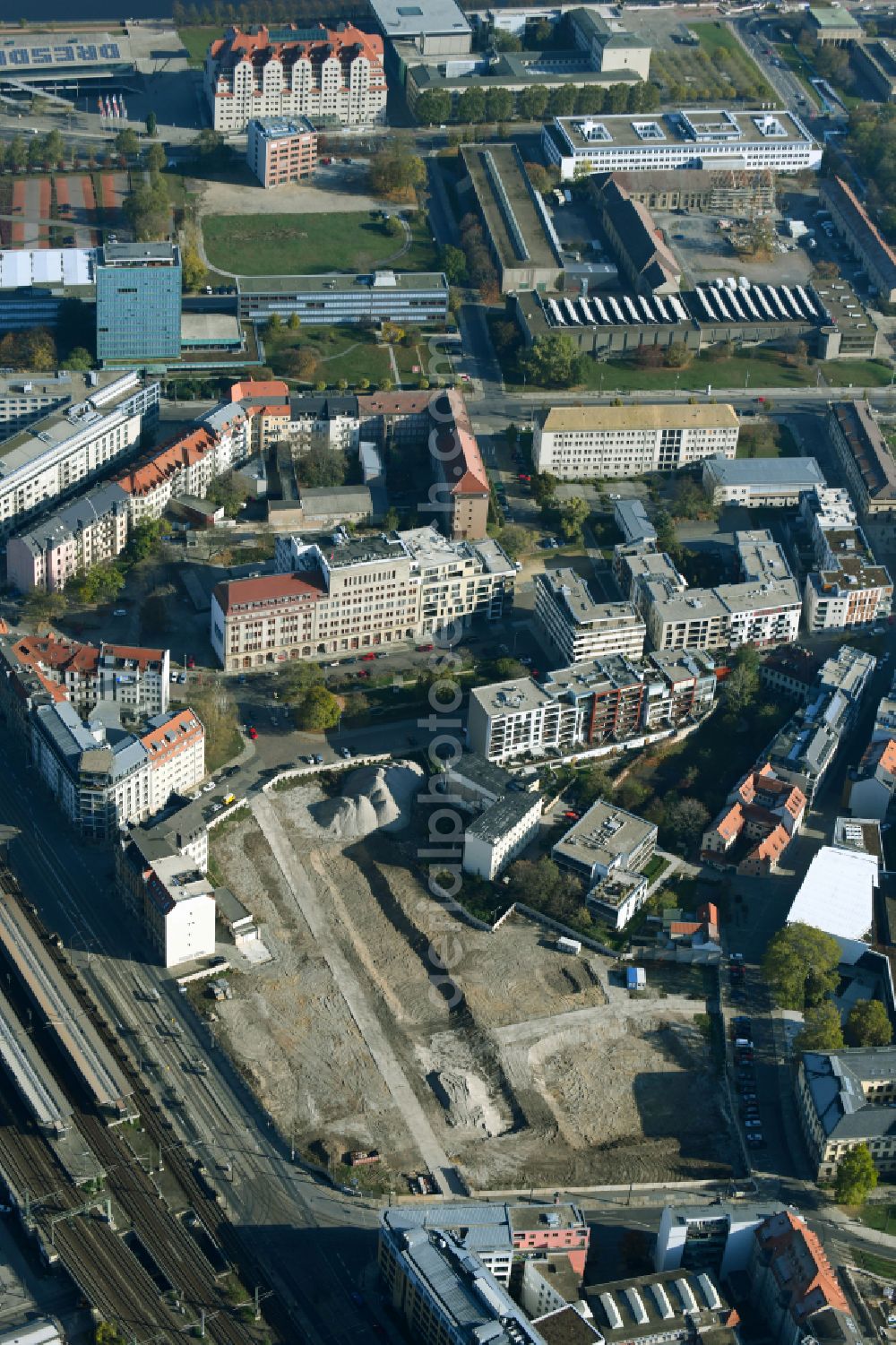 Dresden from the bird's eye view: Demolition area of office buildings home on Koenneritzstrasse - Jahnstrasse - Schuetzengasse in Dresden in the state Saxony, Germany