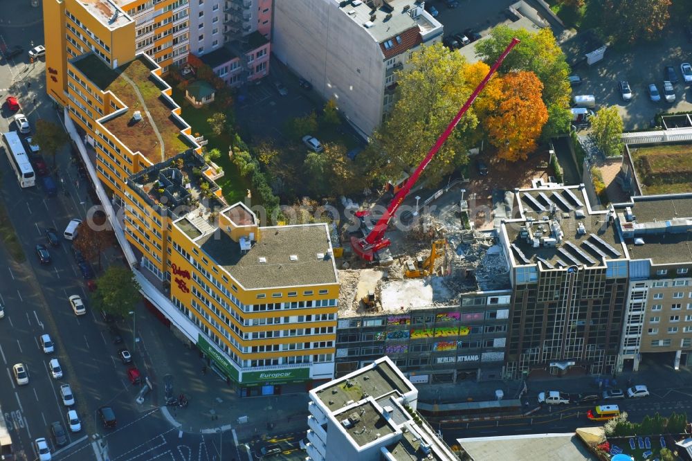 Berlin from the bird's eye view: Demolition area of office buildings Home Nuernberger Strasse in the district Charlottenburg in Berlin, Germany