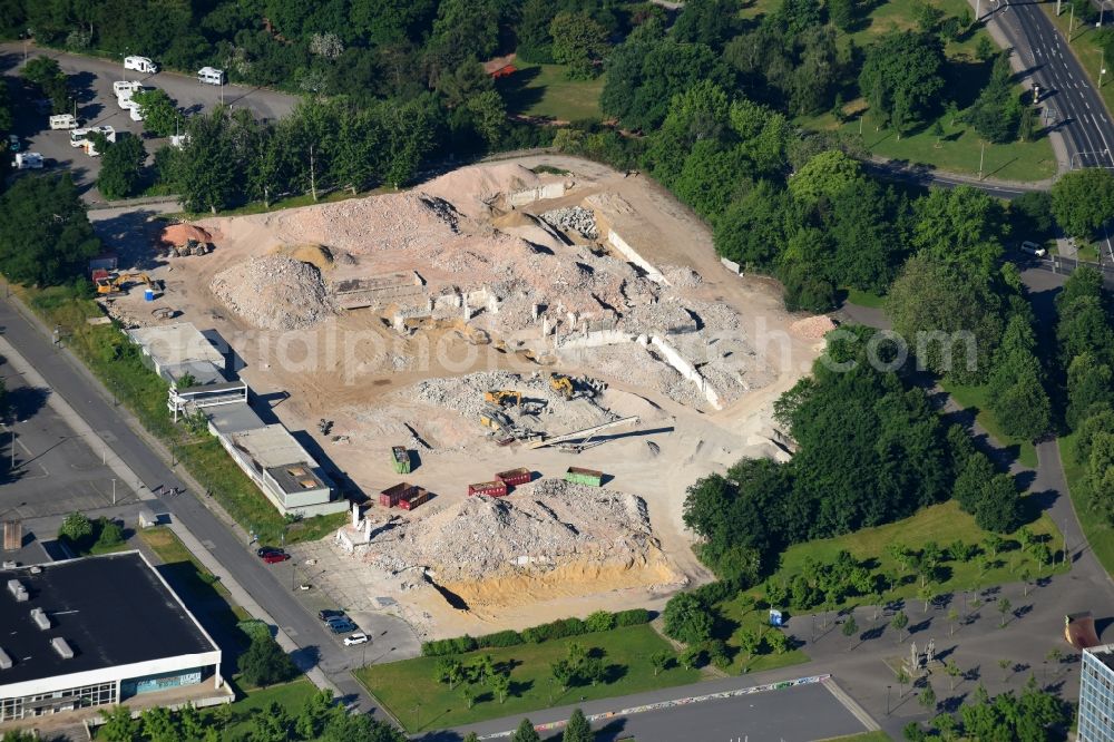 Dresden from the bird's eye view: Demolition area of office buildings Home Robotron - Komplex on Zinzendorfstrasse in the district Altstadt in Dresden in the state Saxony, Germany