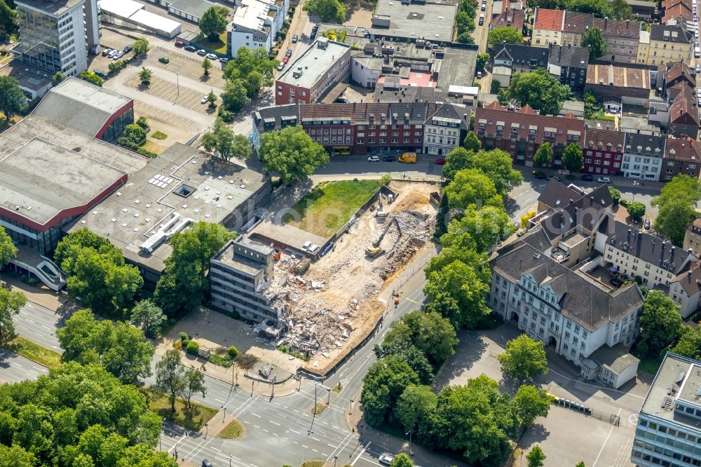 Gelsenkirchen from the bird's eye view: Demolition area of office buildings Home on Rolandstrasse corner Overwegstrasse in Gelsenkirchen in the state North Rhine-Westphalia, Germany