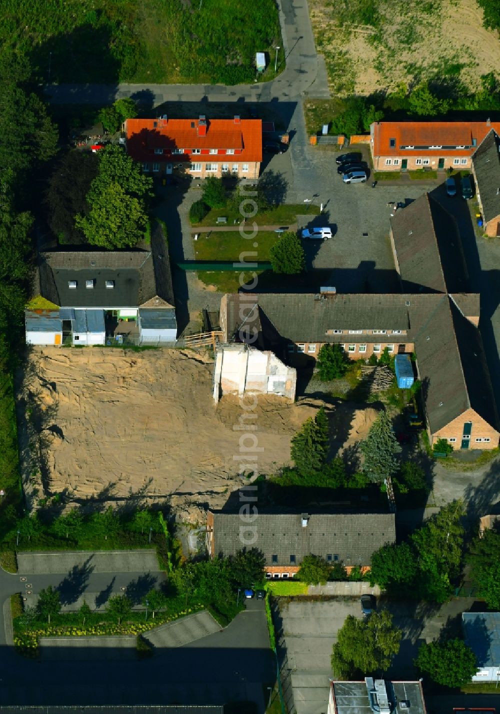 Aerial photograph Rostock - Demolition area of office buildings Home on Thierfelderstrasse in the district Hansaviertel in Rostock in the state Mecklenburg - Western Pomerania, Germany