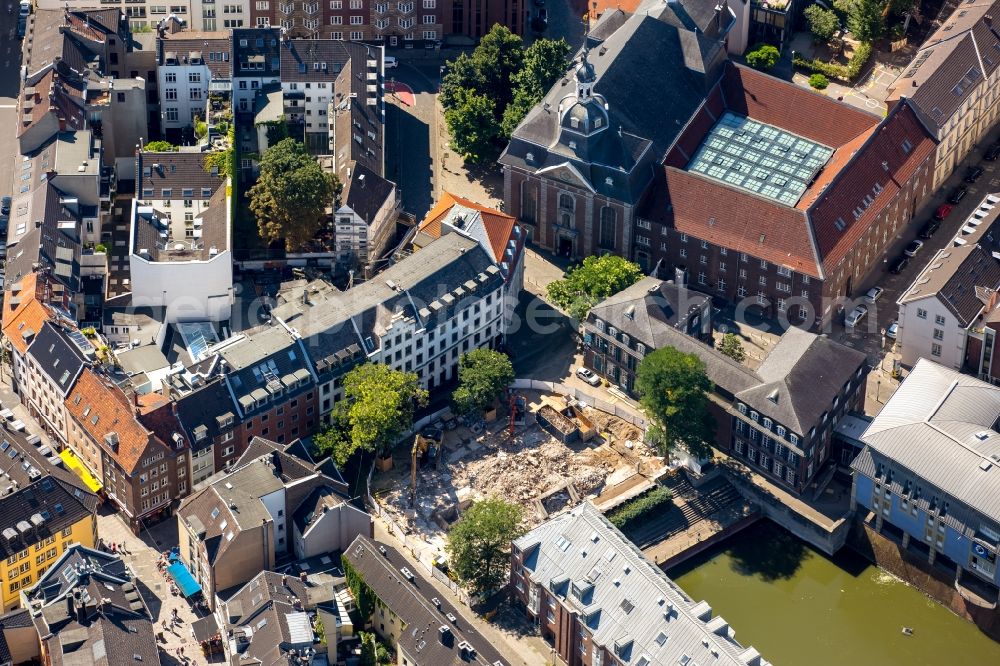 Aerial photograph Düsseldorf - Demolition area of office buildings at the Old Haven in the Pastor-Jaeaesch-way in the district Carlstadt in Duesseldorf in the state North Rhine-Westphalia