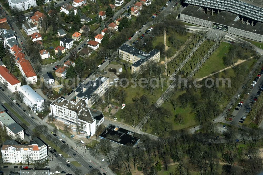 Berlin from the bird's eye view: Clinic Demolition area of DRK Klinik fuer Paediatrie m.S. Pneumologie u. Immunologie - CBF on Hindenburgdamm in Berlin in Germany