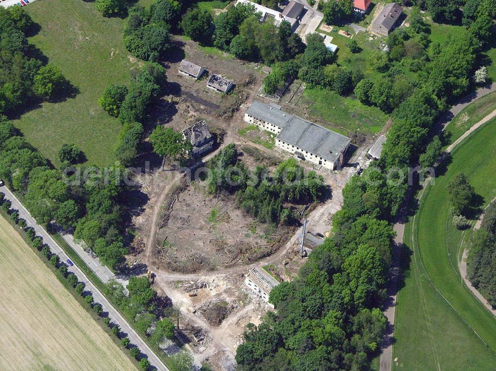 Dahlwitz-Hoppegarten from above - Abrissfläche an den Verwaltungsgebäuden des ehem. Zentralzirkus der DDR an der B1 in Dahlwitz-Hoppegarten. 01.01.1960 Der Zentralzirkus der DDR wird gegründet. Er besteht aus den Zirkussen Busch, Aeros und Berolina