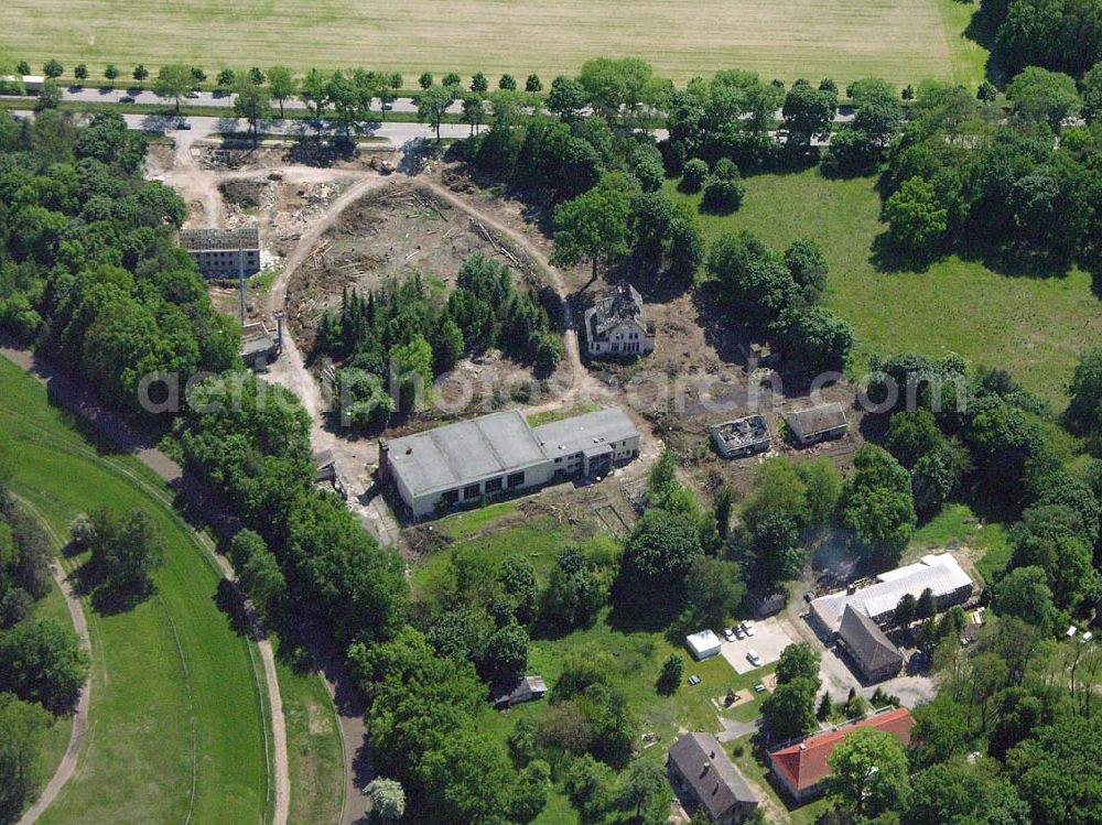 Aerial image Dahlwitz-Hoppegarten - Abrissfläche an den Verwaltungsgebäuden des ehem. Zentralzirkus der DDR an der B1 in Dahlwitz-Hoppegarten. 01.01.1960 Der Zentralzirkus der DDR wird gegründet. Er besteht aus den Zirkussen Busch, Aeros und Berolina