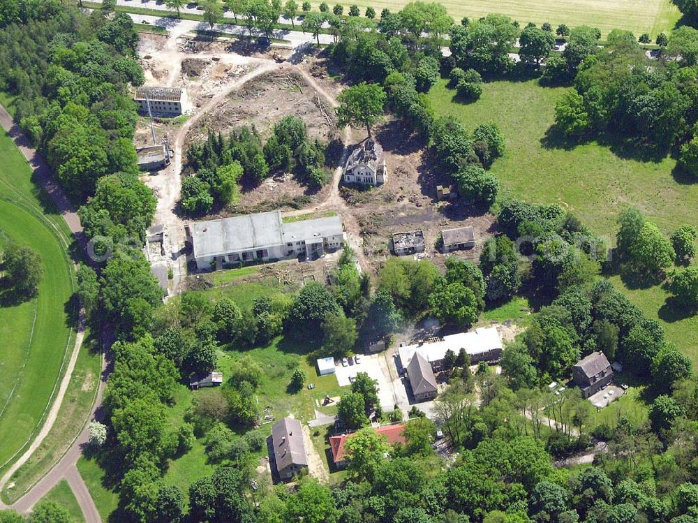 Aerial photograph Dahlwitz-Hoppegarten - Abrissfläche an den Verwaltungsgebäuden des ehem. Zentralzirkus der DDR an der B1 in Dahlwitz-Hoppegarten. 01.01.1960 Der Zentralzirkus der DDR wird gegründet. Er besteht aus den Zirkussen Busch, Aeros und Berolina