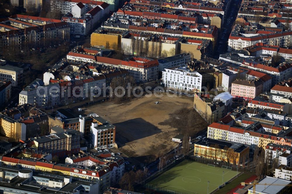 Berlin from the bird's eye view: View at the site of the demolished former company building of the Freudenberg Sealing Products GmbH & Co. in Berlin Friedrichshain at the Boxhagener Street