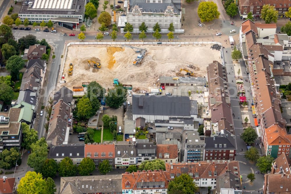 Gladbeck from above - Demolition work of TG Umwelttechnik GmbH on the ruins of the former store building of Karstadt - Kette on Friedrich-Ebert-Strasse in Gladbeck in the state North Rhine-Westphalia, Germany