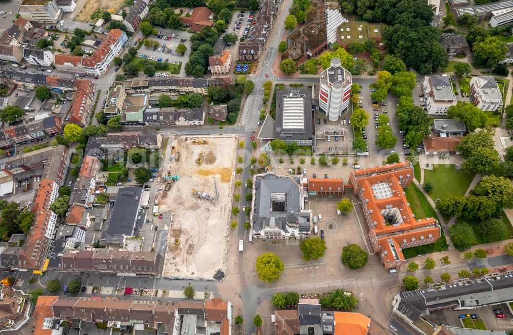 Gladbeck from the bird's eye view: Demolition work of TG Umwelttechnik GmbH on the ruins of the former store building of Karstadt - Kette on Friedrich-Ebert-Strasse in Gladbeck in the state North Rhine-Westphalia, Germany