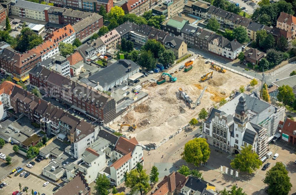 Aerial photograph Gladbeck - Demolition work of TG Umwelttechnik GmbH on the ruins of the former store building of Karstadt - Kette on Friedrich-Ebert-Strasse in Gladbeck in the state North Rhine-Westphalia, Germany