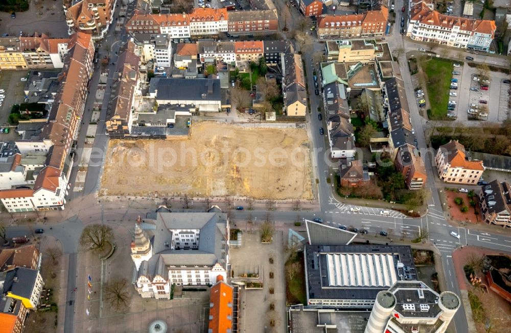 Aerial image Gladbeck - Demolition work of TG Umwelttechnik GmbH on the ruins of the former store building of Karstadt - Kette on Friedrich-Ebert-Strasse in Gladbeck in the state North Rhine-Westphalia, Germany