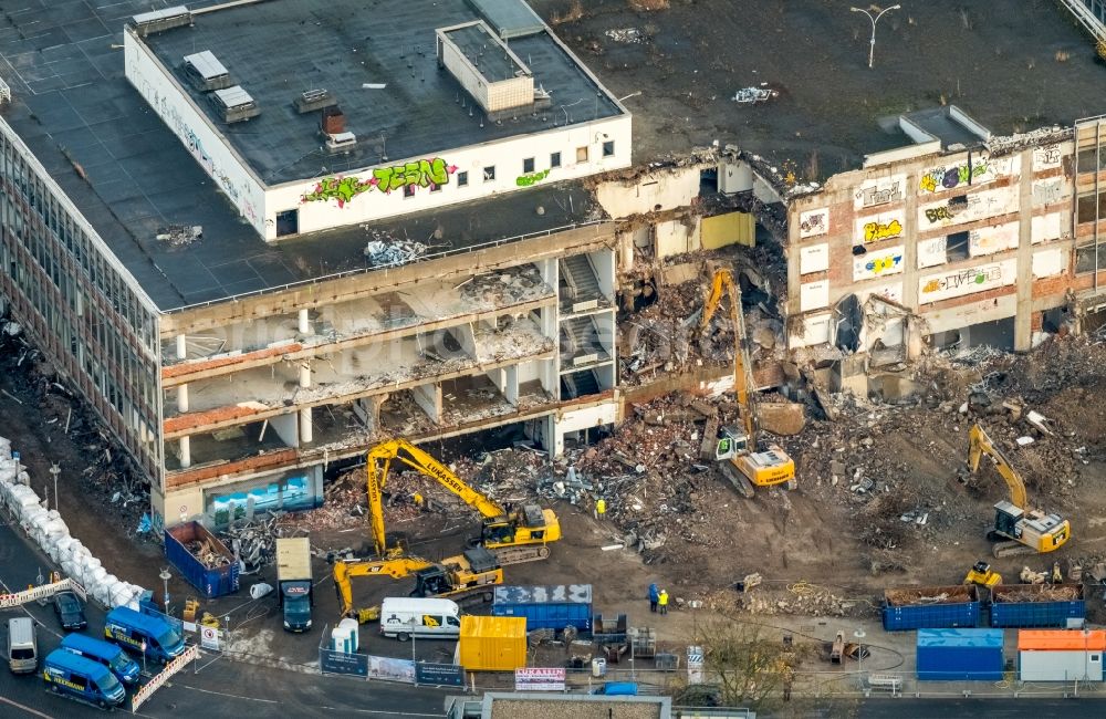 Aerial photograph Mülheim an der Ruhr - Demolition site of the former car park in the district Ruhr Metropolitan Area in Muelheim on the Ruhr in the state North Rhine-Westphalia