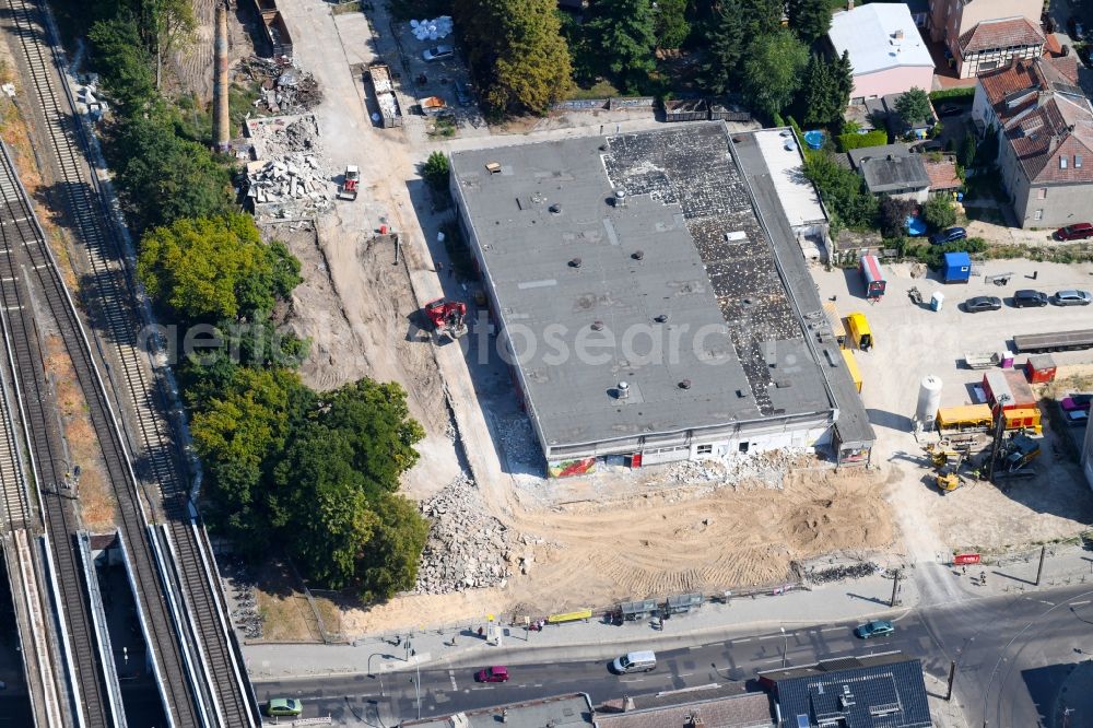 Aerial photograph Berlin - Demolition work on the ruins of the former store building on Hoenower Strasse in the district Mahlsdorf in Berlin, Germany