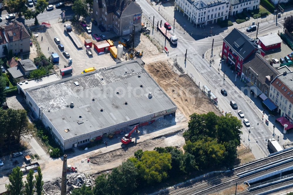 Aerial image Berlin - Demolition work on the ruins of the former store building on Hoenower Strasse in the district Mahlsdorf in Berlin, Germany