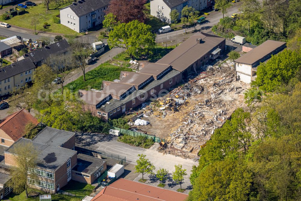 Aerial image Bergkamen - Demolition site of the former school building Gemeinschaftsgrundschule Alisoschule on street Westfalenweg in the district Oberaden in Bergkamen at Ruhrgebiet in the state North Rhine-Westphalia, Germany
