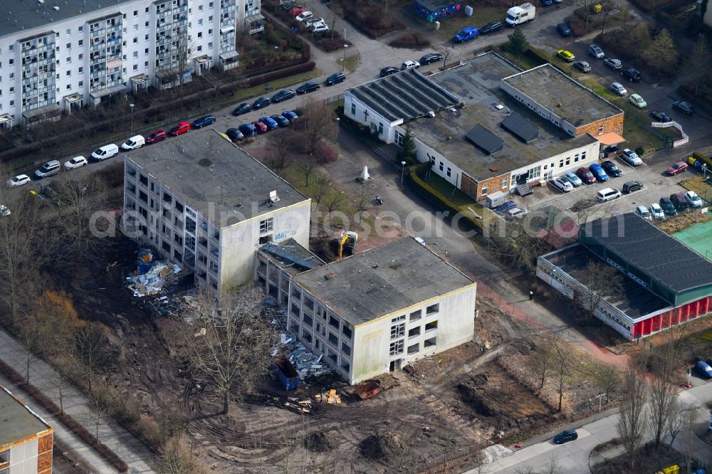 Aerial image Berlin - Demolition site of the former school building Leonardo da Vinci Oberschule on Havellaender Ring in the district Hellersdorf in Berlin, Germany