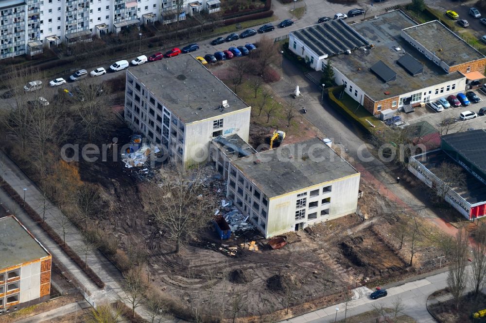 Aerial photograph Berlin - Demolition site of the former school building Leonardo da Vinci Oberschule on Havellaender Ring in the district Hellersdorf in Berlin, Germany