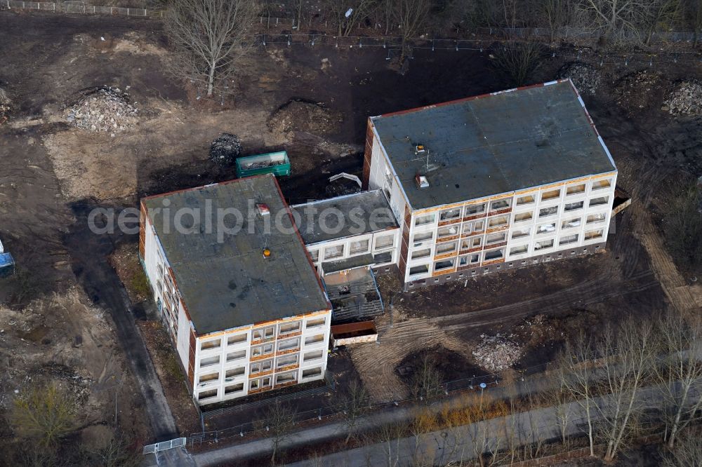 Berlin from the bird's eye view: Demolition site of the former school building Leonardo da Vinci Oberschule on Havellaender Ring in the district Hellersdorf in Berlin, Germany