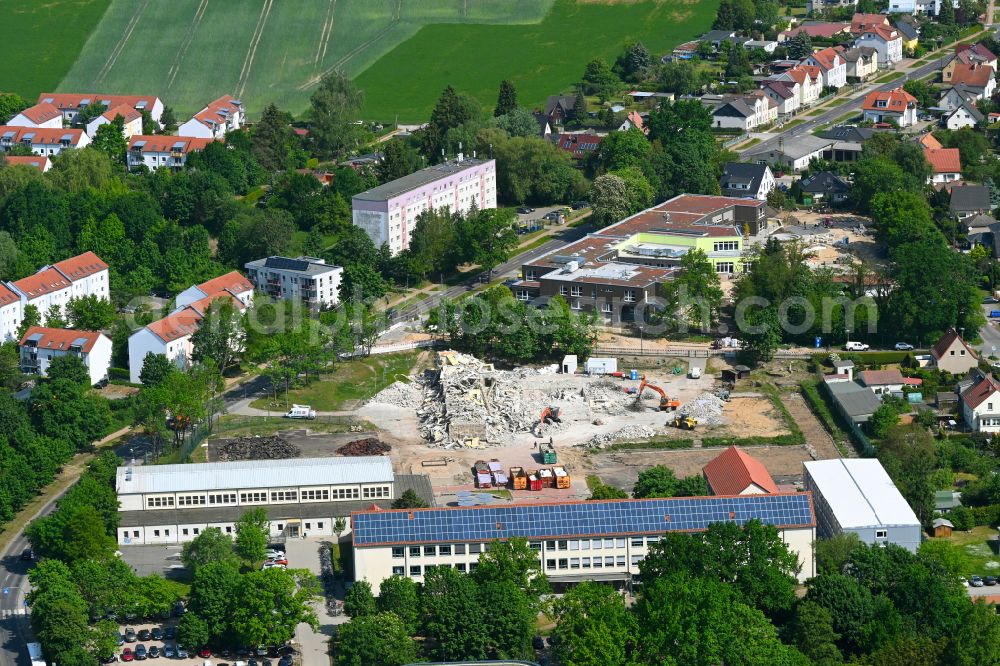 Bernau from the bird's eye view: Demolition area of the former school building Oberschule am Rollberg for the replacement of the Schule am Kirschgarten on the street Ladeburger Chaussee in Bernau in the state Brandenburg, Germany