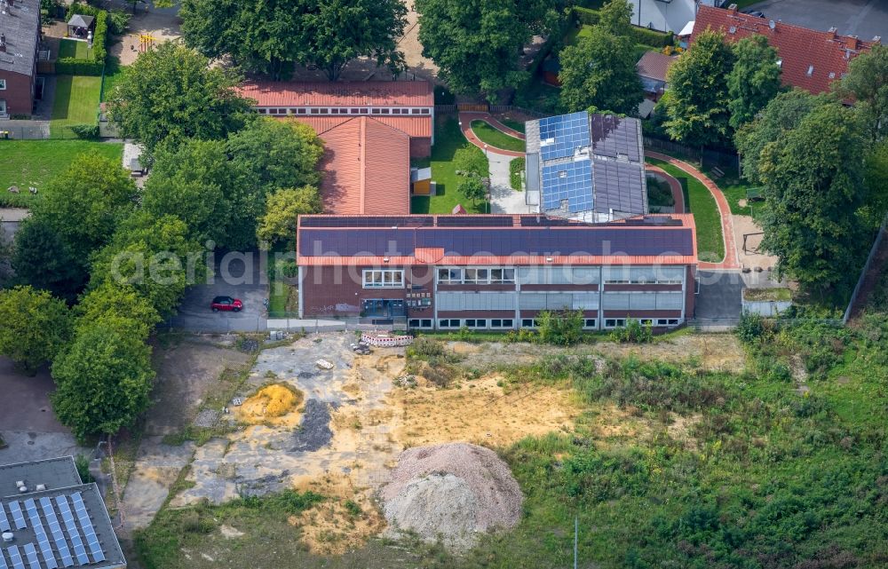 Aerial image Gladbeck - Demolition site of the former school building of Regenbogenschule on Krusenkonp in Gladbeck in the state North Rhine-Westphalia, Germany