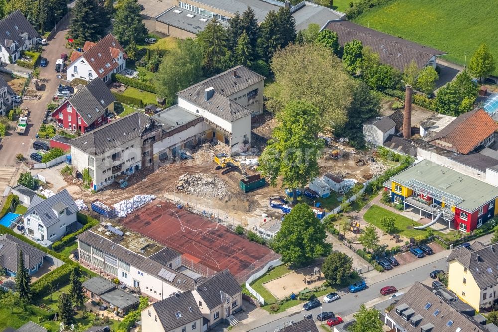 Aerial image Kettwig - Demolition site of the former school building of the Schule on Ruhr am Mintarder Weg in Kettwig at Ruhrgebiet in the state North Rhine-Westphalia, Germany