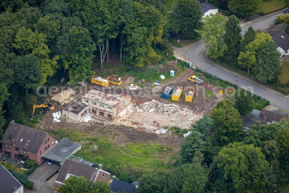 Gladbeck from the bird's eye view: Demolition of the building area of through the Rensing Erdbau GmbH & Co. KG on Bloomsweg in Gladbeck in the state North Rhine-Westphalia, Germany