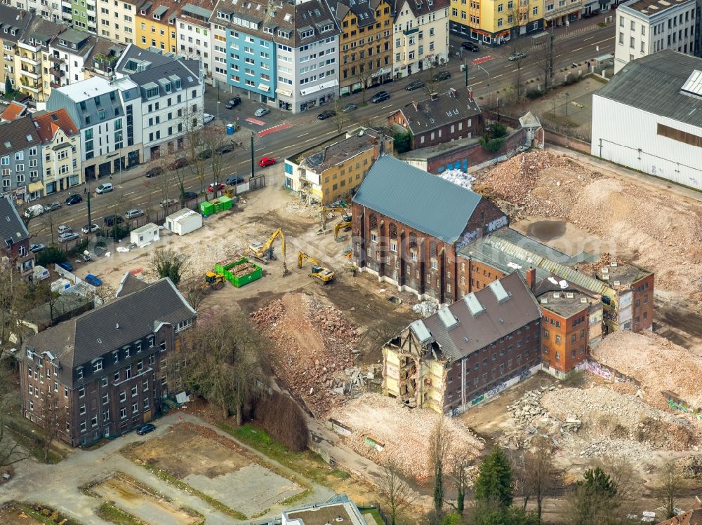 Düsseldorf from the bird's eye view: Demolition area of Buildings of the former prison Ulmer Hoeh on Ulmenstrasse in the district Derendorf Duesseldorf in the state North Rhine-Westphalia. The area is mainly intended for housing construction