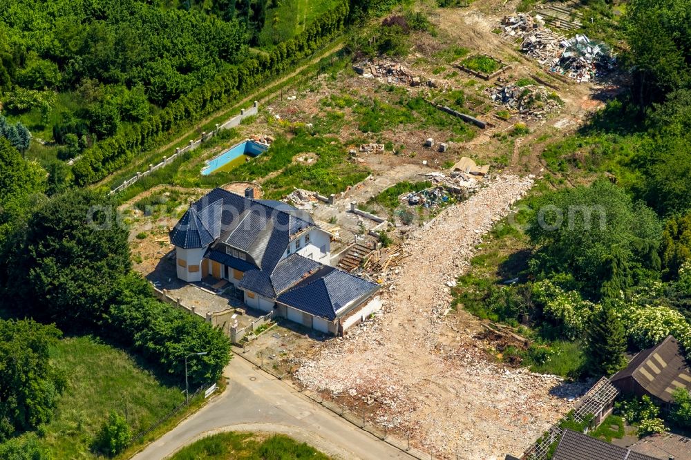 Aerial image Erkelenz - Demolition of the building area of eines Einfamilienhauses in Erkelenz in the state North Rhine-Westphalia. Community Borschemich is taken down for the surface mine Garzweiler