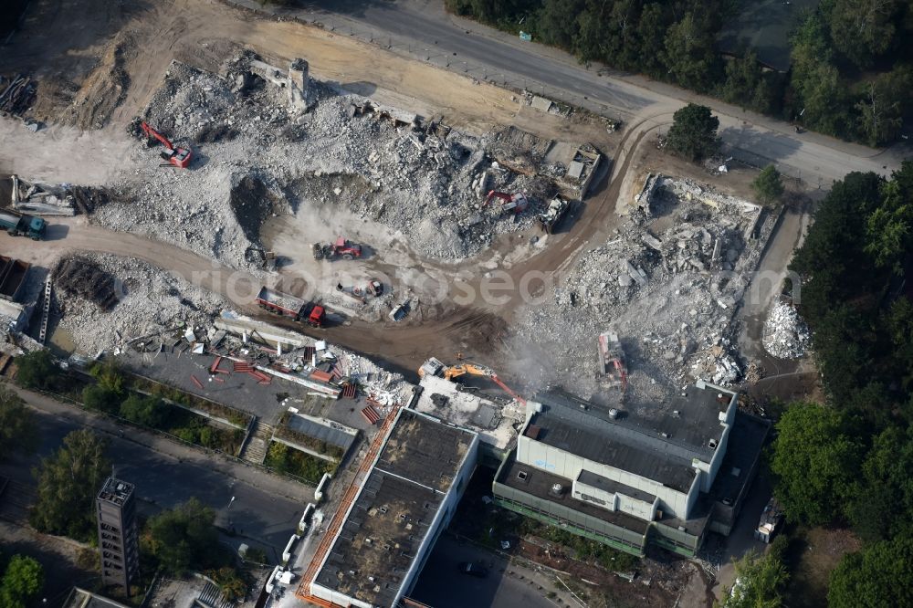 Berlin from the bird's eye view: Demolition of the building area of Einkaufszentrums Cite Foch an der Avenue Charles de Gaulle in Berlin