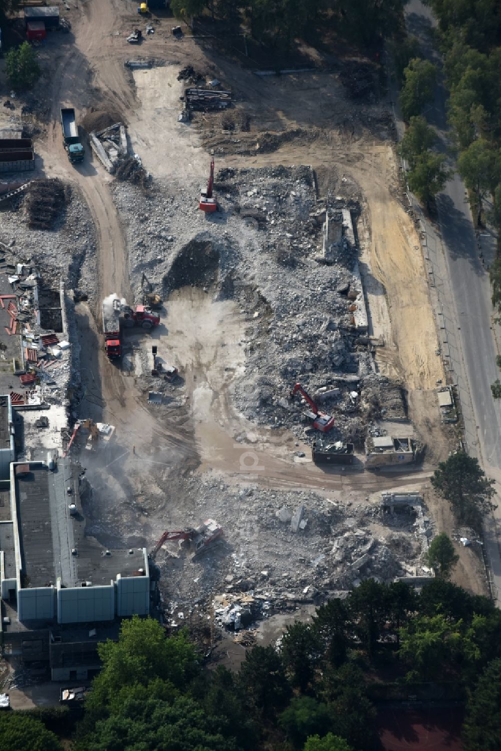 Aerial image Berlin - Demolition of the building area of Einkaufszentrums Cite Foch an der Avenue Charles de Gaulle in Berlin