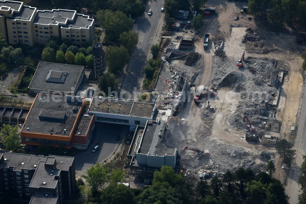 Berlin from the bird's eye view: Demolition of the building area of Einkaufszentrums Cite Foch an der Avenue Charles de Gaulle in Berlin