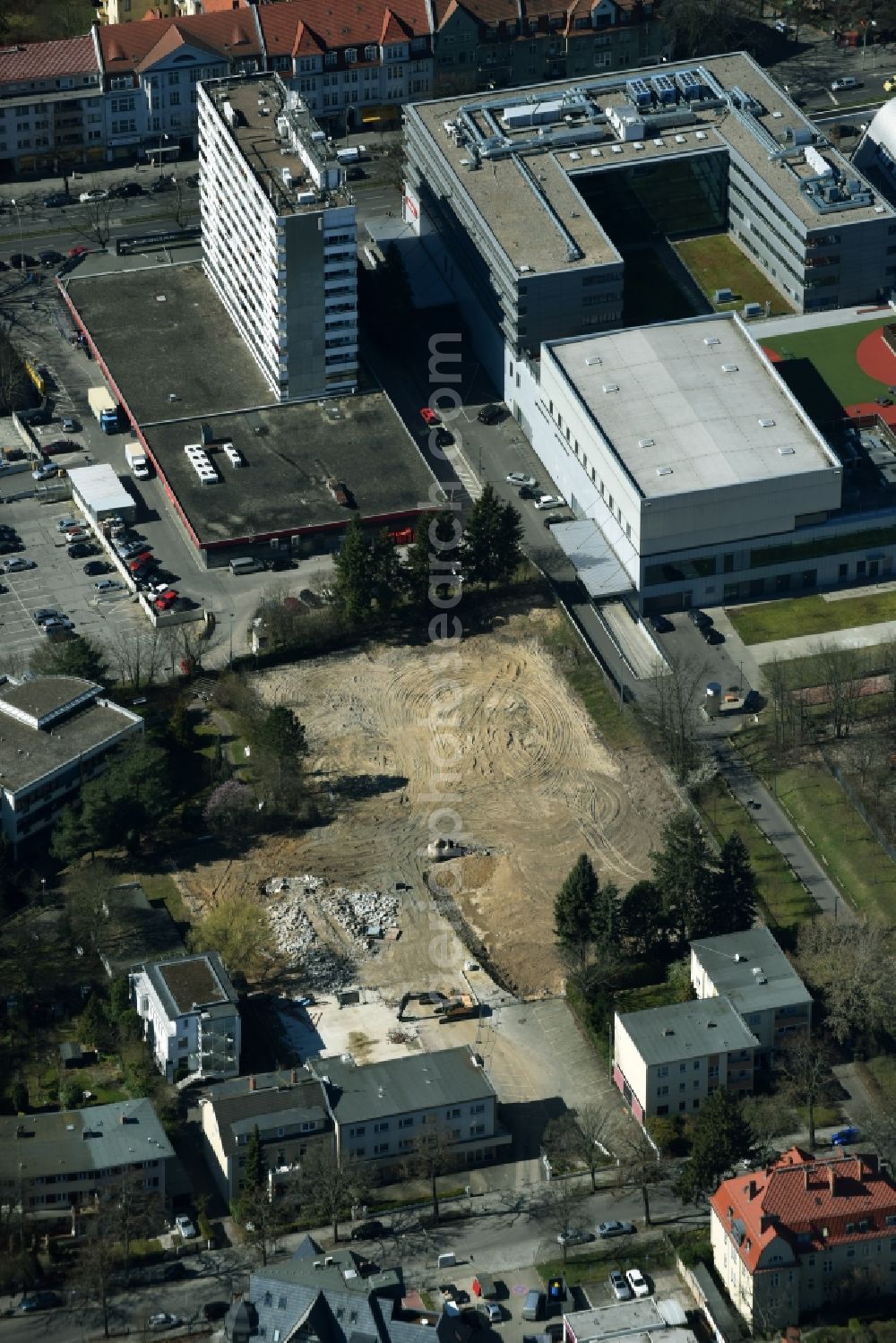 Berlin from above - Demolition area of the building the commercial site and former parking lot in a residential area Berliner Strasse - Charlottenburg Street - Clayalllee in Berlin