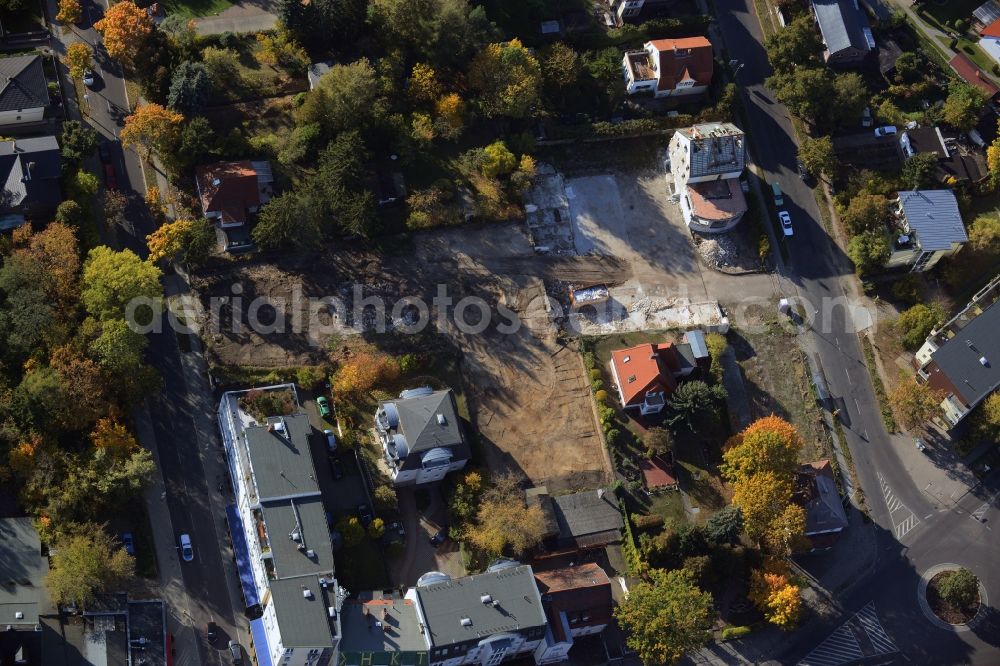 Aerial photograph Berlin Mahlsdorf - Demolition of the building area of Giesestrasse - Hoenower Strasse in Berlin Mahlsdorf in the state Berlin. The grocery chain Lidl Dienstleistung GmbH & Co. KG is planning to build a branch in the land