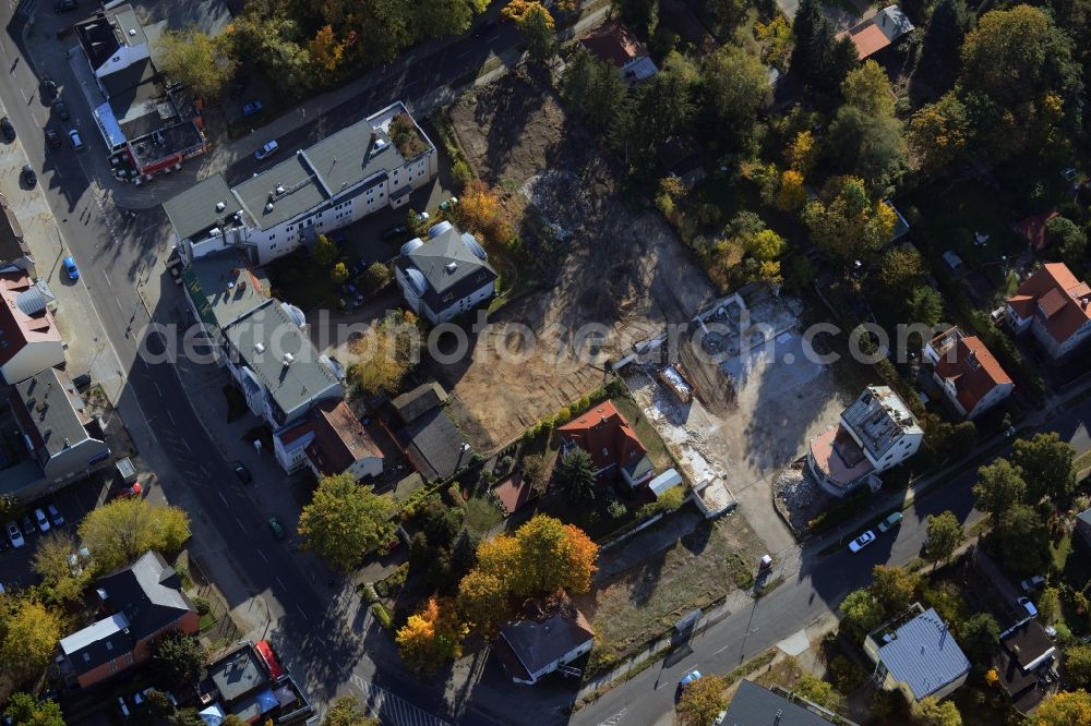 Berlin Mahlsdorf from the bird's eye view: Demolition of the building area of Giesestrasse - Hoenower Strasse in Berlin Mahlsdorf in the state Berlin. The grocery chain Lidl Dienstleistung GmbH & Co. KG is planning to build a branch in the land