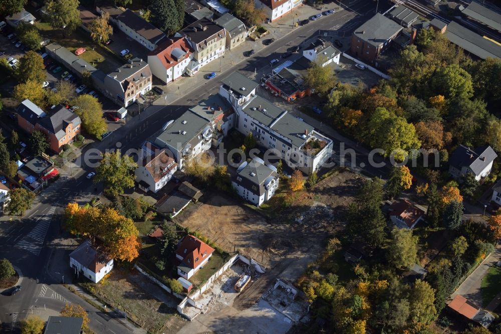 Berlin Mahlsdorf from the bird's eye view: Demolition of the building area of Giesestrasse - Hoenower Strasse in Berlin Mahlsdorf in the state Berlin. The grocery chain Lidl Dienstleistung GmbH & Co. KG is planning to build a branch in the land