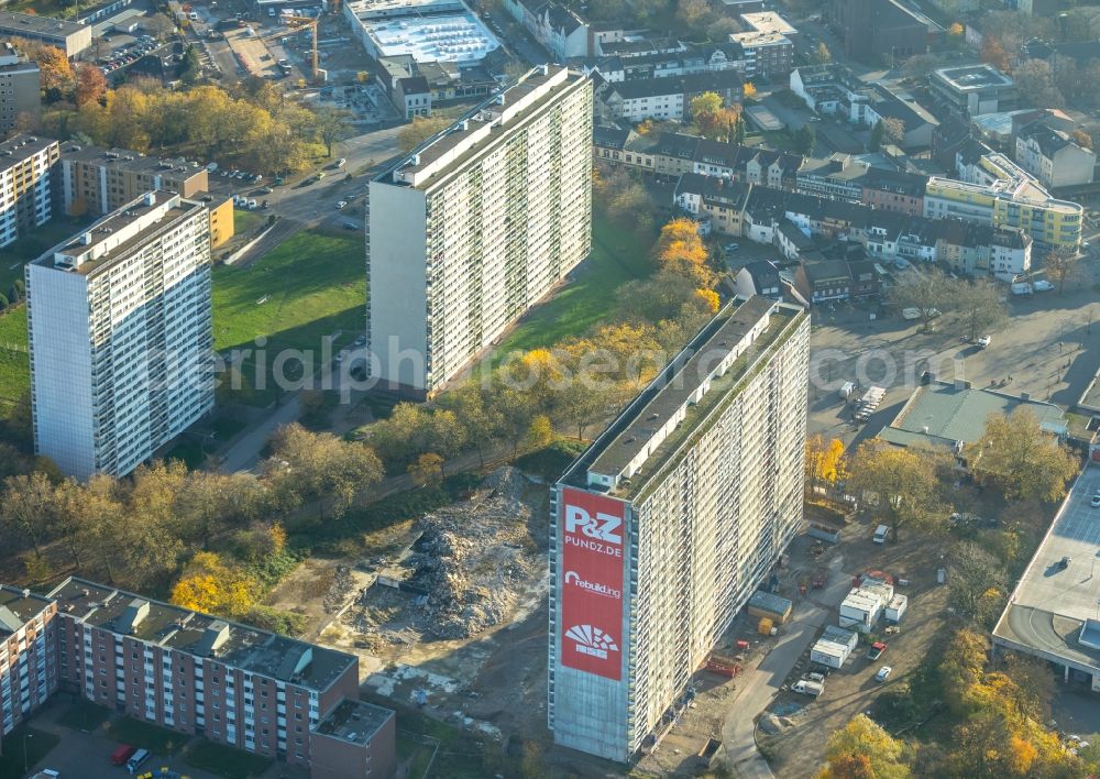 Duisburg from the bird's eye view: Demolition of the building area of highrise Weisser Riese on Friedrich-Ebert-Strasse in the district Homberg-Hochheide in Duisburg in the state North Rhine-Westphalia, Germany