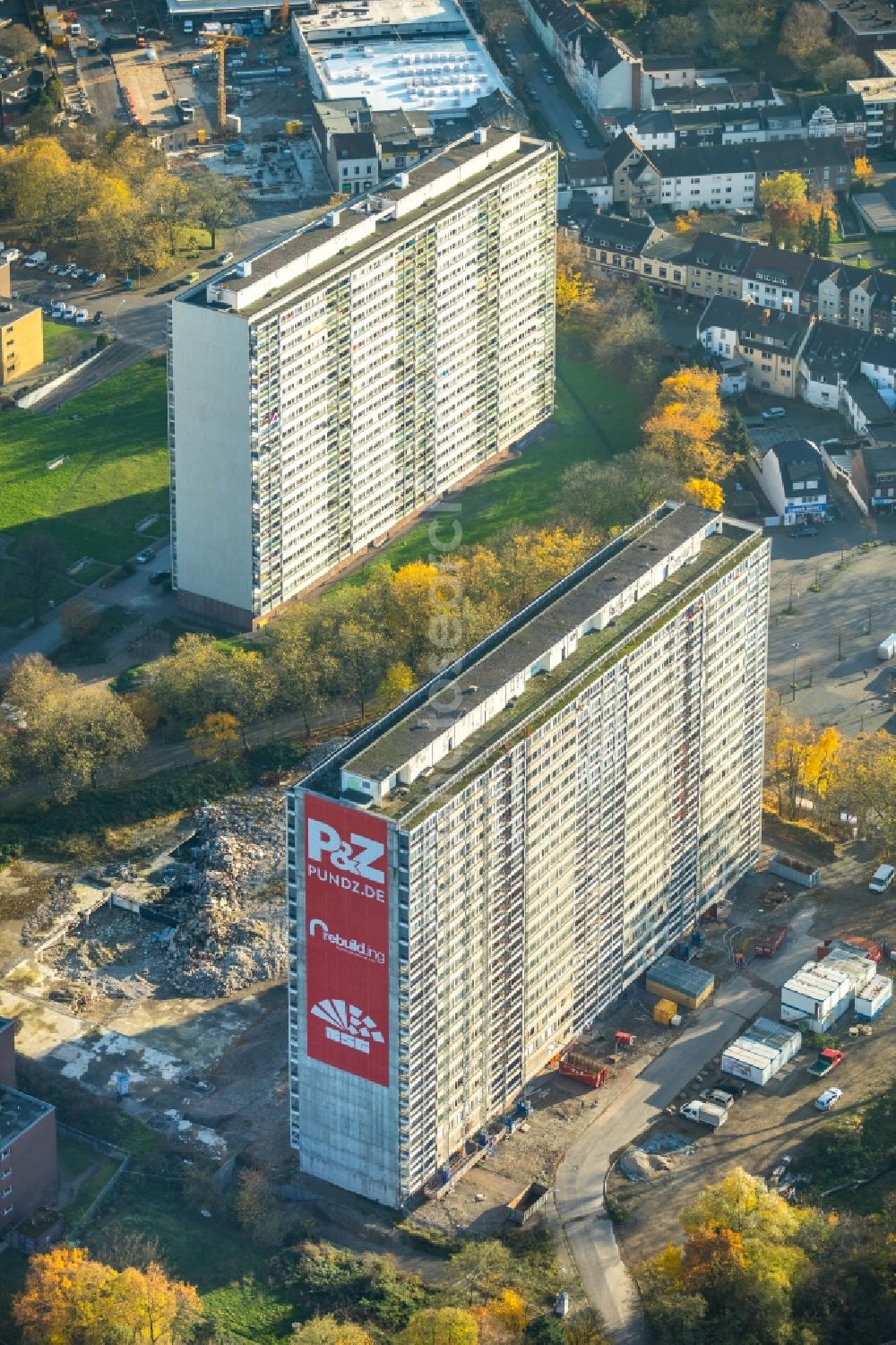 Aerial image Duisburg - Demolition of the building area of highrise Weisser Riese on Friedrich-Ebert-Strasse in the district Homberg-Hochheide in Duisburg in the state North Rhine-Westphalia, Germany