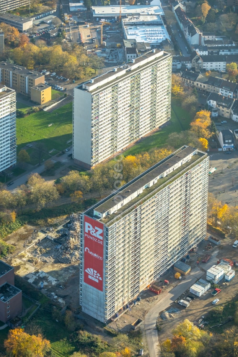 Aerial photograph Duisburg - Demolition of the building area of highrise Weisser Riese on Friedrich-Ebert-Strasse in the district Homberg-Hochheide in Duisburg in the state North Rhine-Westphalia, Germany